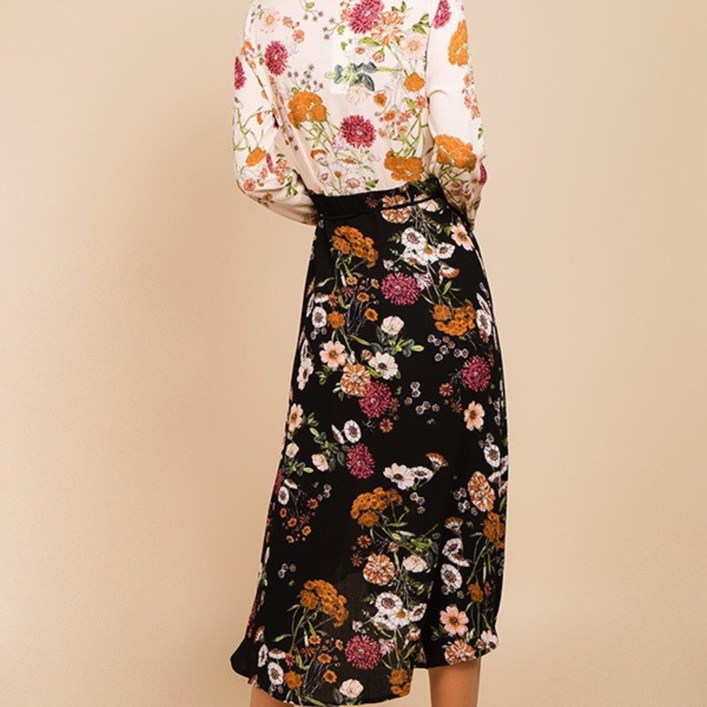 🆕Floral Midi Dress - Picture 3 of 5